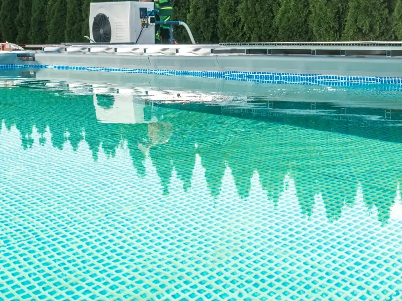 Introduction :L'utilisation d'une pompe à chaleur pour votre piscine peut offrir une solution économique et écologique pour maintenir l'eau à une température agréable. Cependant, avec un large choix de types et de modèles disponibles sur le marché, il peut être difficile de savoir comment choisir la pompe à chaleur idéale pour votre piscine. Dans cet article, nous vous guiderons à travers les facteurs importants à considérer lors du choix d'une pompe à chaleur pour votre piscine, ainsi que les différents types de pompes à chaleur disponibles, afin de vous aider à faire un choix judicieux pour vos besoins de chauffage de piscine.